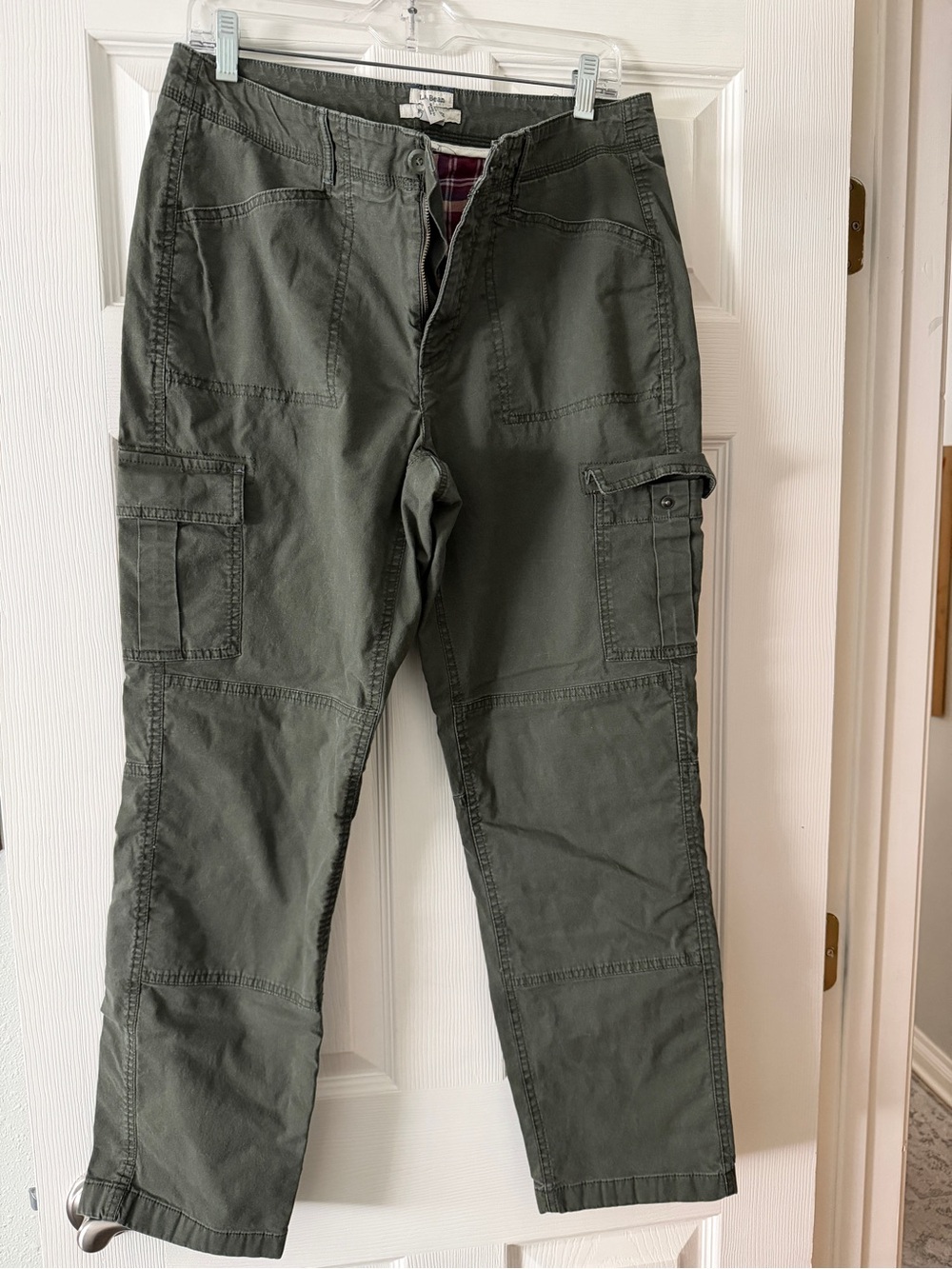 Women’s LL Bean flannel lined Cargo Pants in Olive Green
